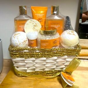 Lovery Milk and Honey Bath Set
